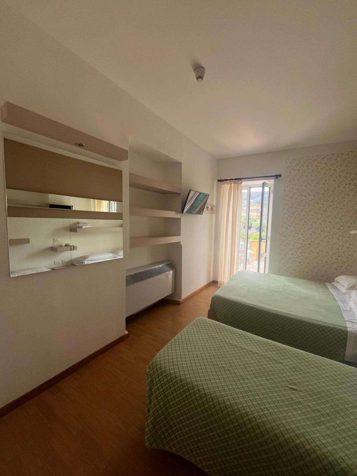Hotel Melograno Spotorno Εξωτερικό φωτογραφία